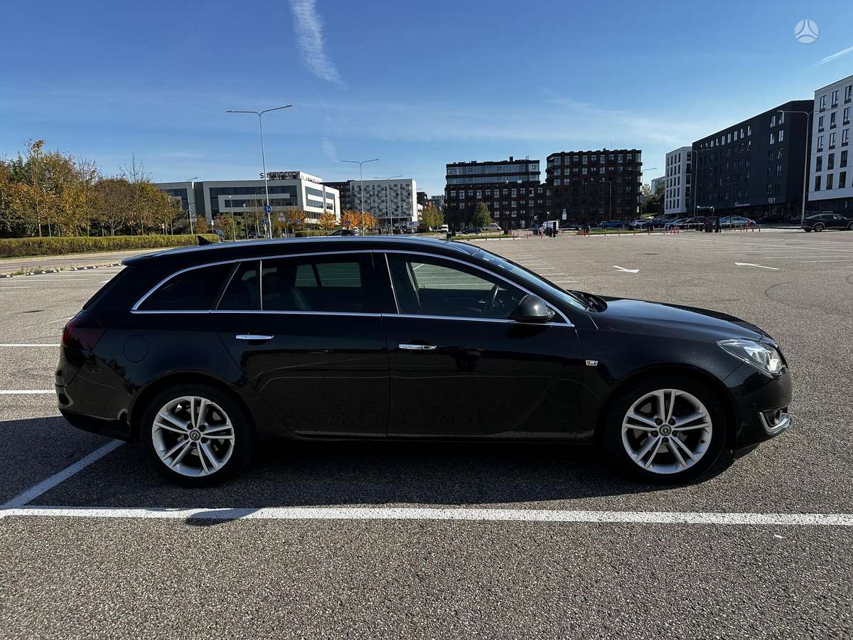 Opel Insignia 2014 — вигляд ззаду