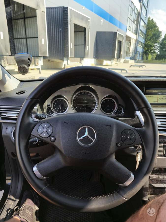 Mercedes-Benz E220 2010 — photo 7