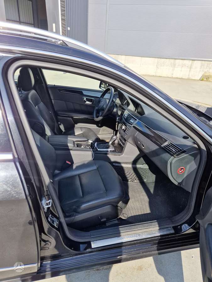 Mercedes-Benz E220 2010 — photo 8