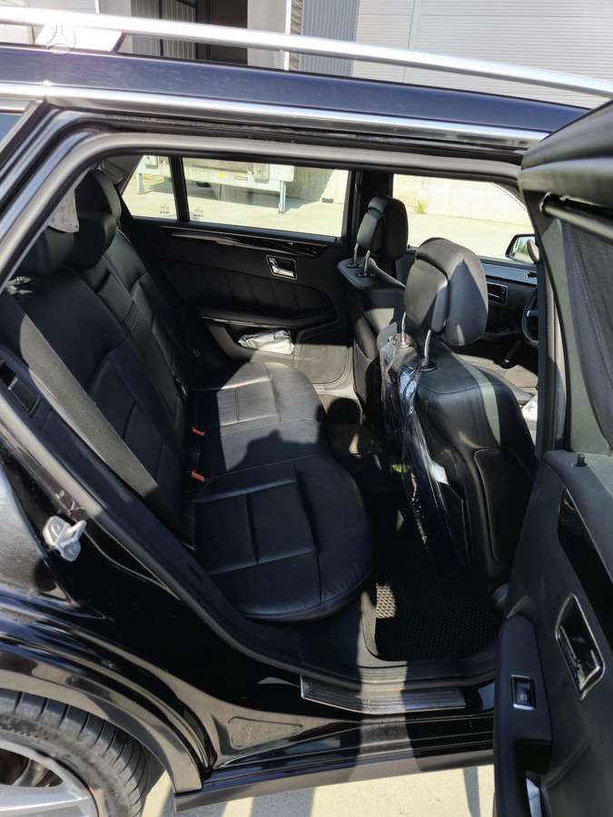 Mercedes-Benz E220 2010 — photo 9