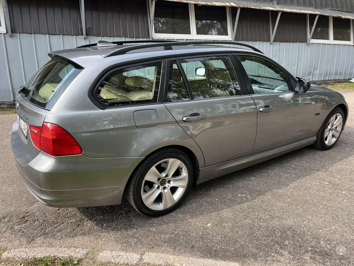 BMW 318 2009 — photo 5