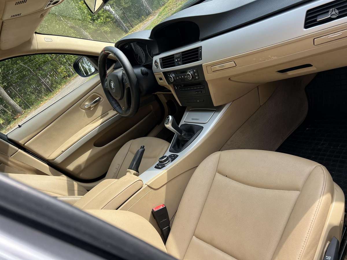 BMW 318 2009 — photo 7