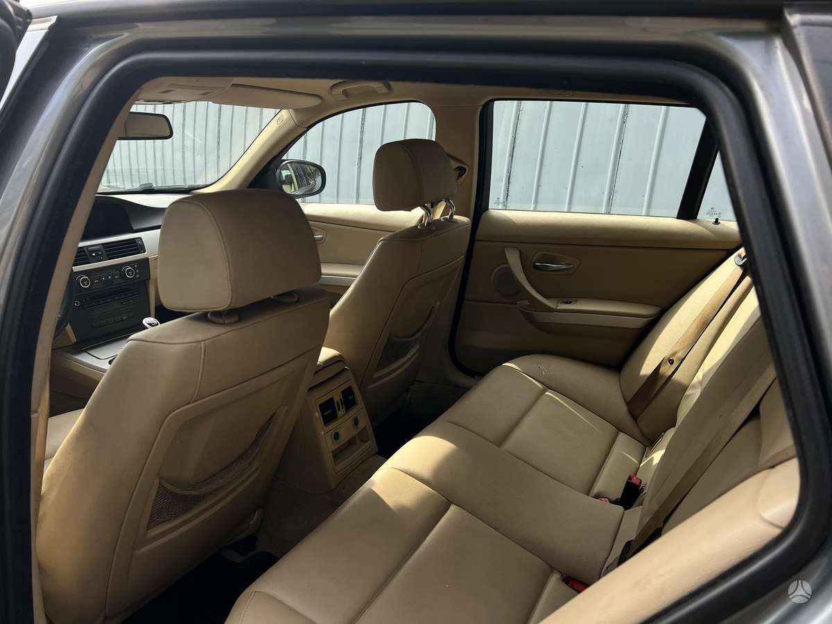BMW 318 2009 — photo 9