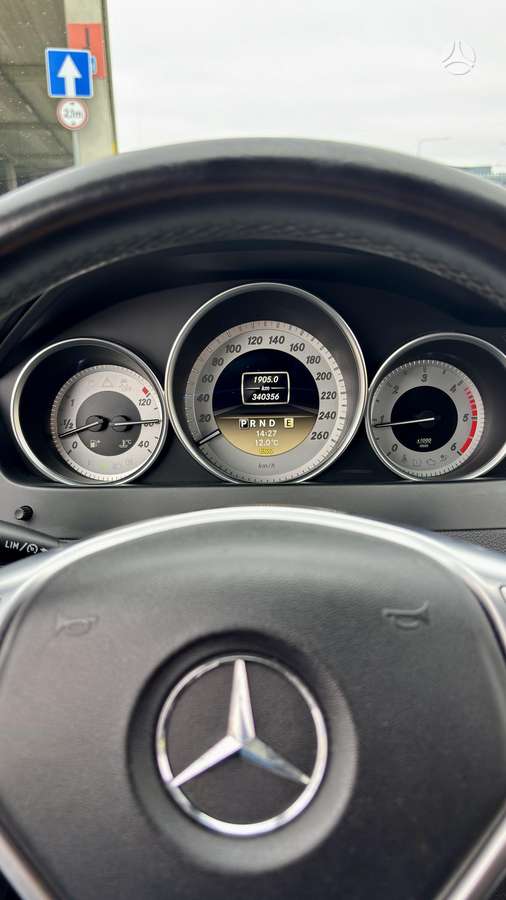 Mercedes-Benz C220 2012 — photo 12