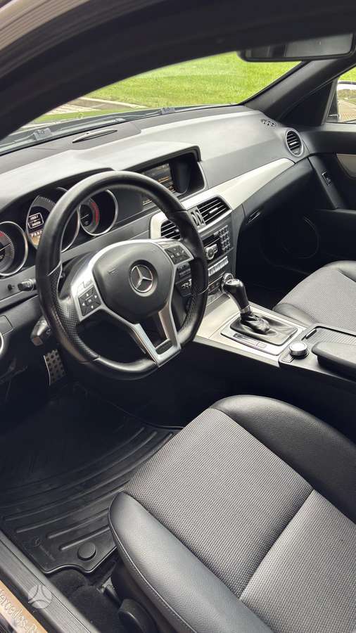 Mercedes-Benz C220 2012 — photo 15