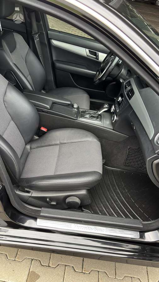 Mercedes-Benz C220 2012 — photo 17