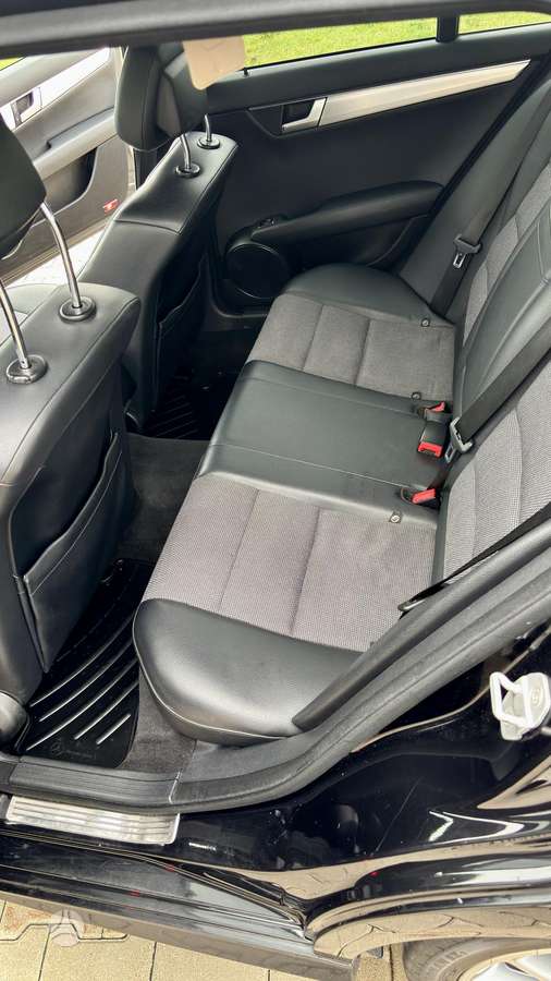 Mercedes-Benz C220 2012 — photo 18