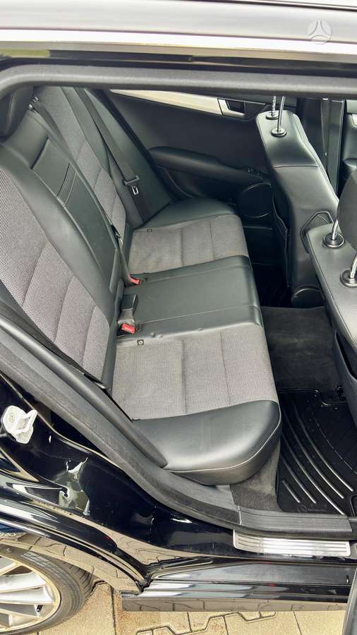 Mercedes-Benz C220 2012 — photo 19