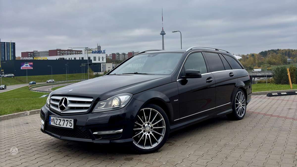 Mercedes-Benz C220 2012 — rear view