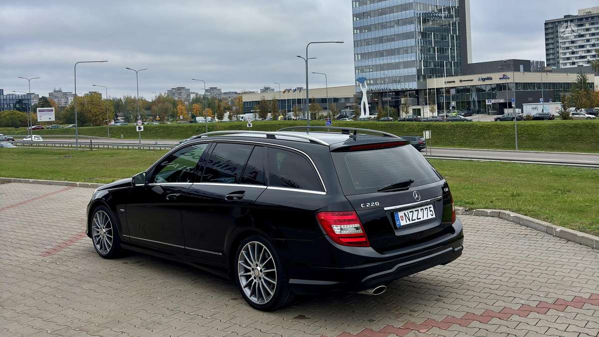 Mercedes-Benz C220 2012 — interior