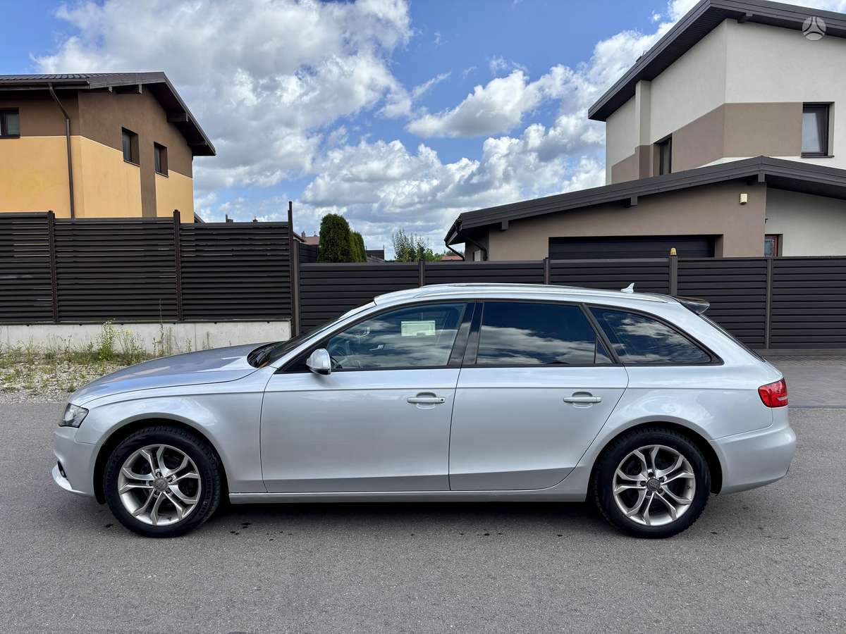 Audi A4 2009 — rear view