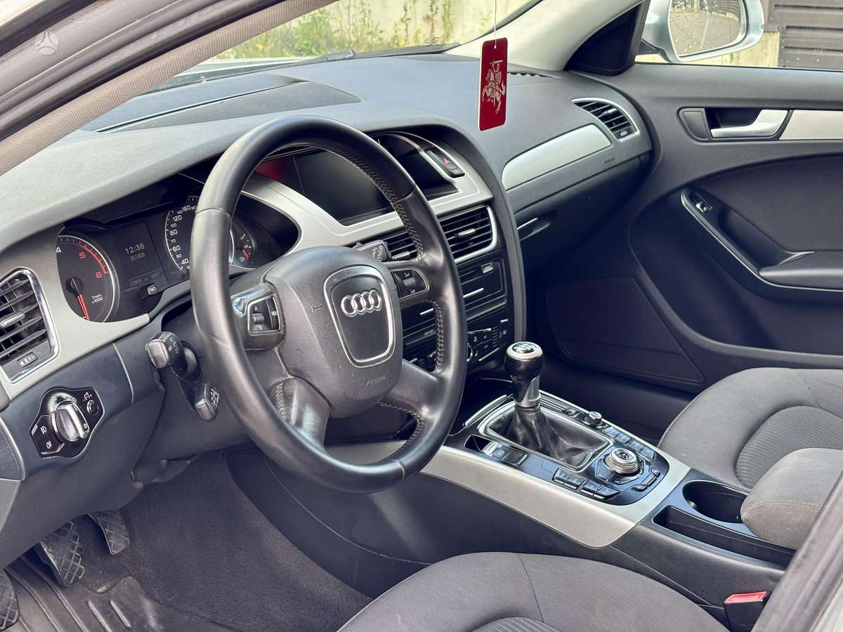 Audi A4 2009 — photo 8