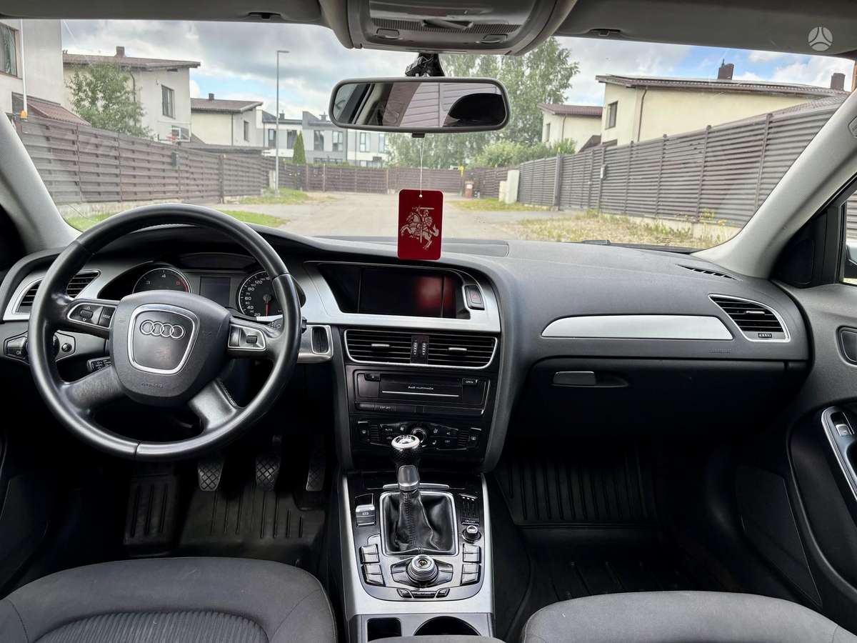 Audi A4 2009 — photo 9