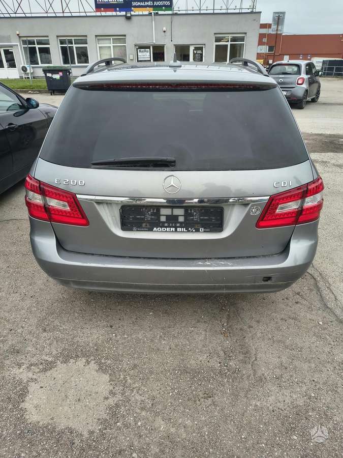 Mercedes-Benz E200 2011 — engine 1998 cm³, 150 HP (110kW)