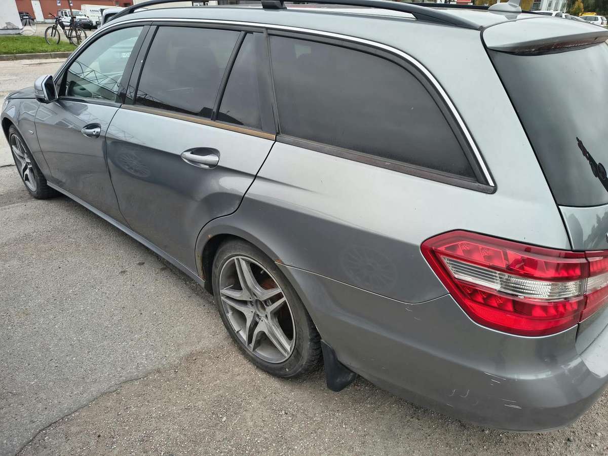 Mercedes-Benz E200 2011 — photo 5