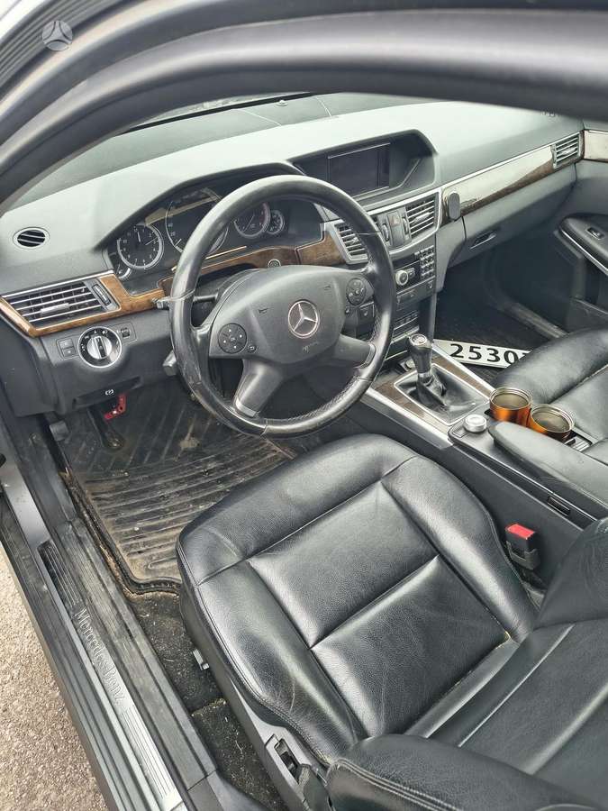 Mercedes-Benz E200 2011 — photo 6