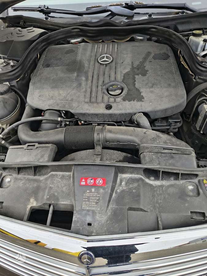 Mercedes-Benz E200 2011 — photo 7