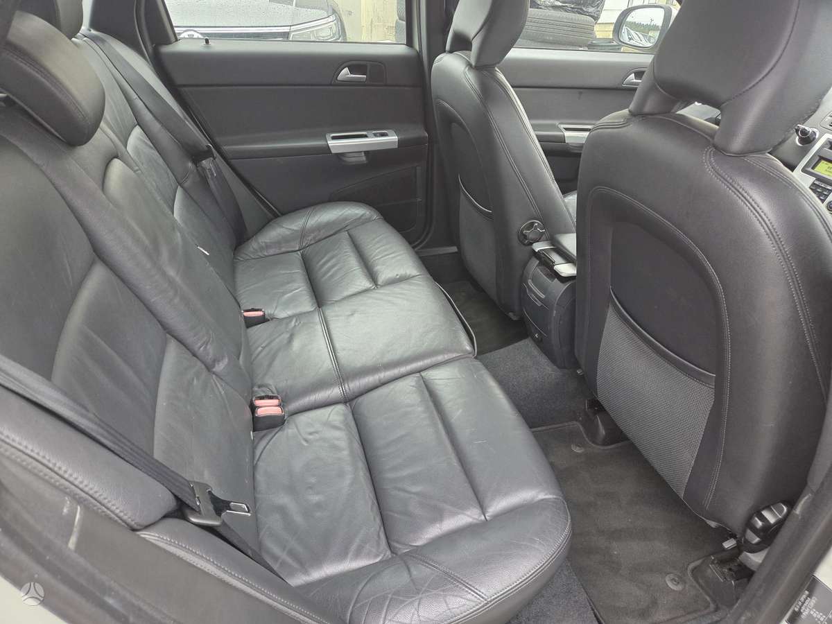 Volvo V50 2012 — photo 16