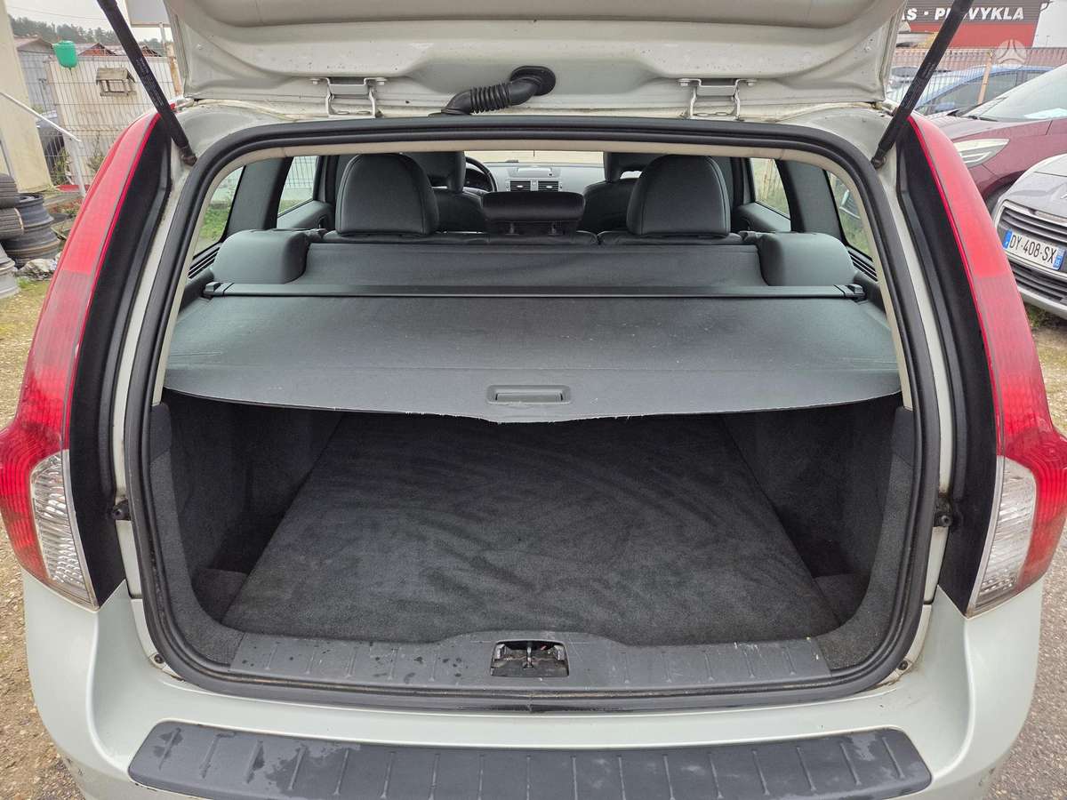 Volvo V50 2012 — photo 17