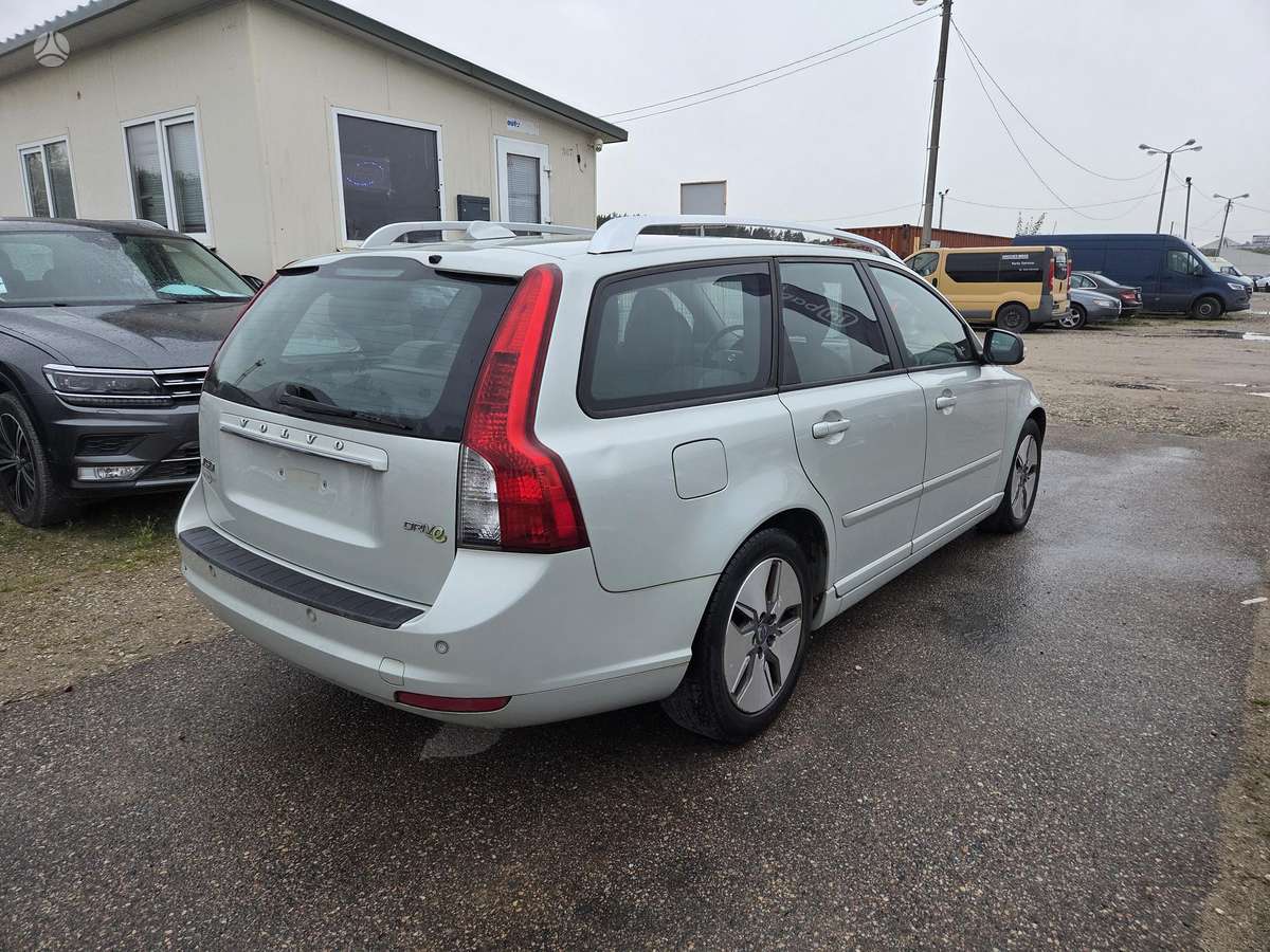 Volvo V50 2012 — engine 1560 cm³, 114 HP (84kW)