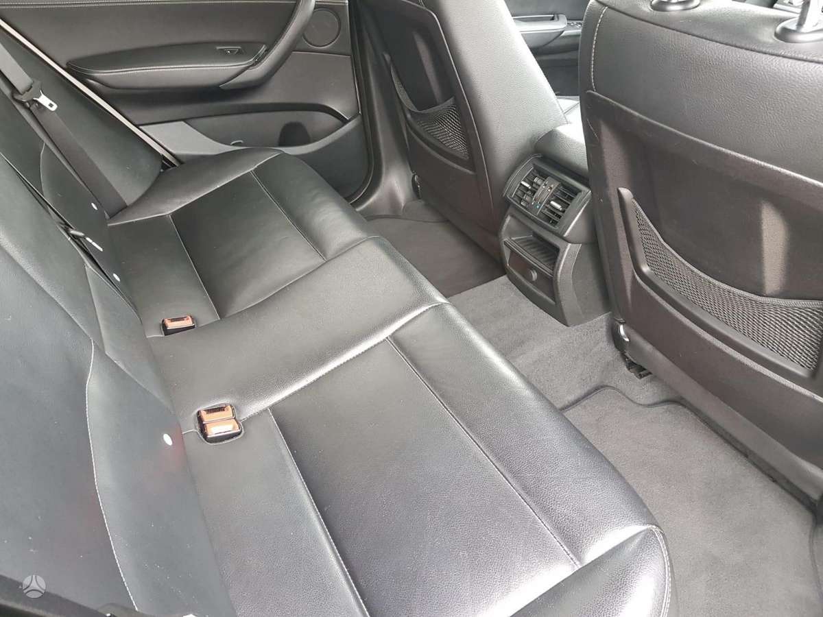 BMW X3 2011 — photo 8