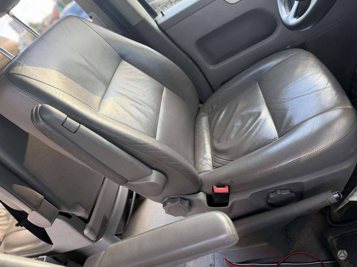 Volkswagen Multivan 2004 — photo 15