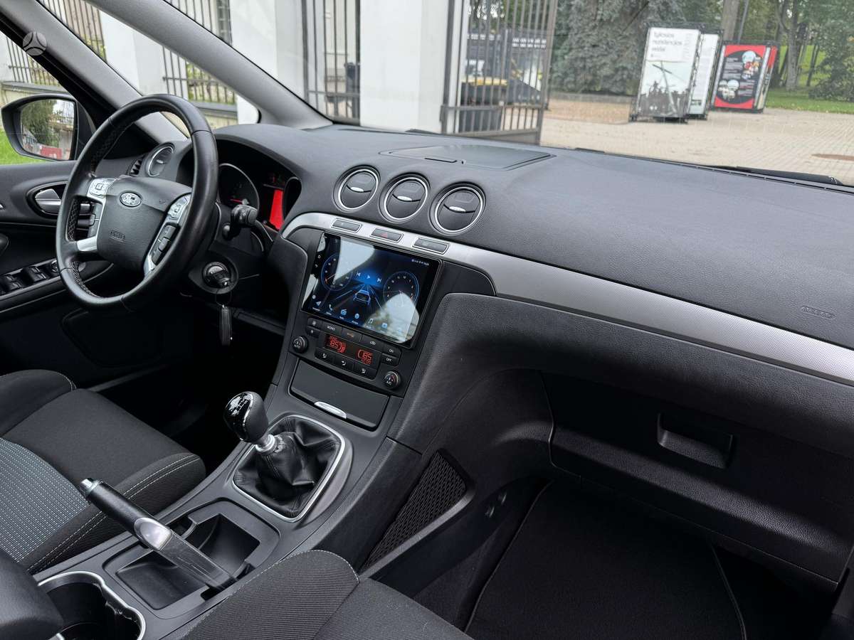 Ford S-MAX 2013 — photo 10