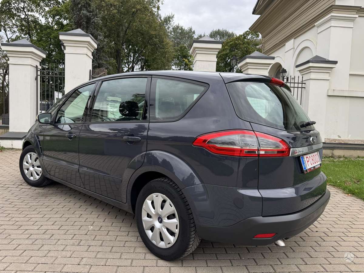Ford S-MAX 2013 — photo 16