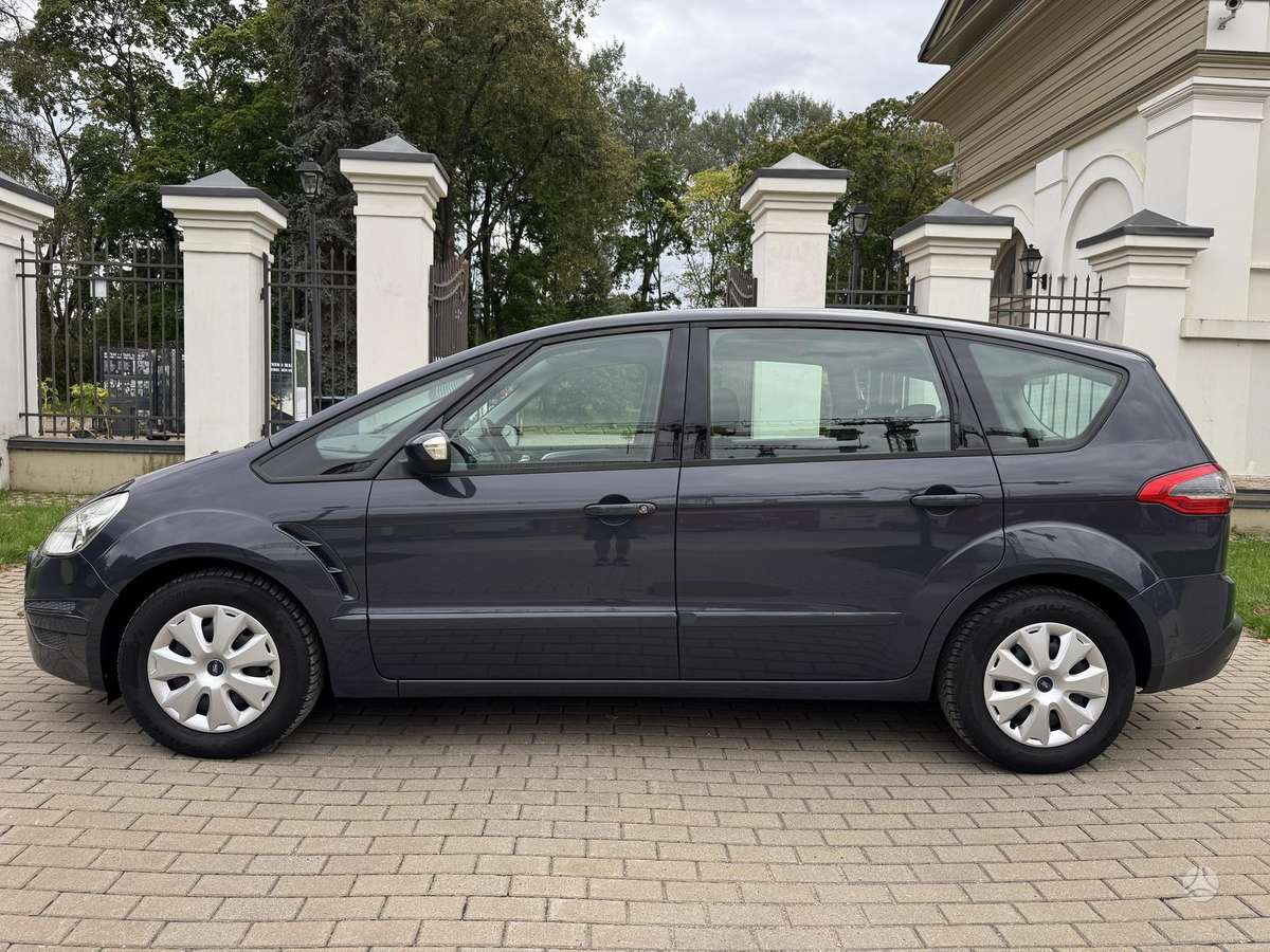 Ford S-MAX 2013 — photo 17