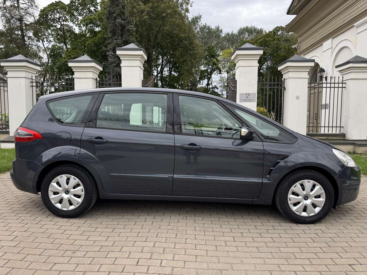 Ford S-MAX 2013 — photo 19