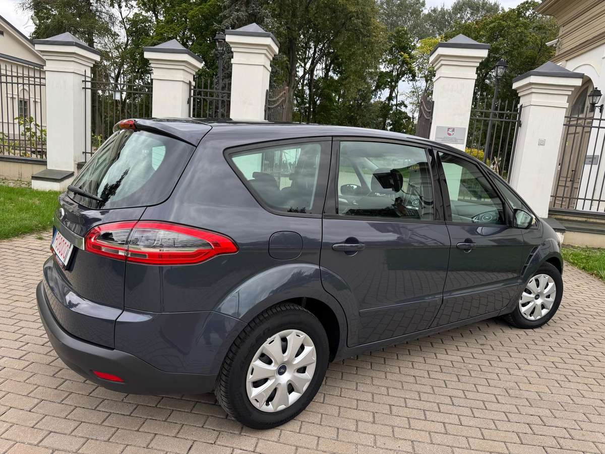 Ford S-MAX 2013 — rear view