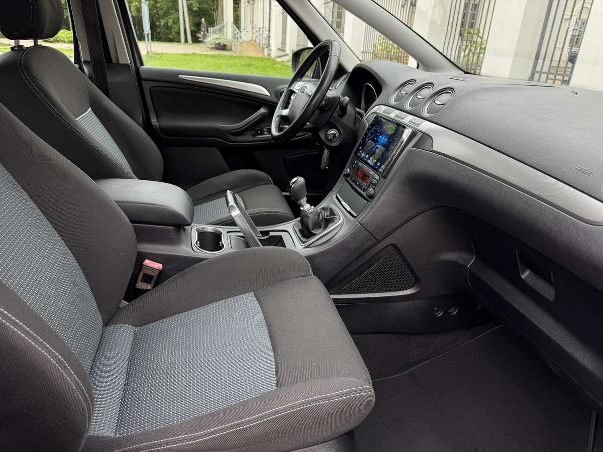 Ford S-MAX 2013 — photo 22
