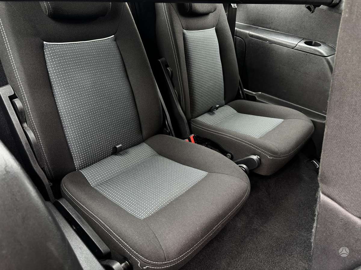 Ford S-MAX 2013 — photo 25