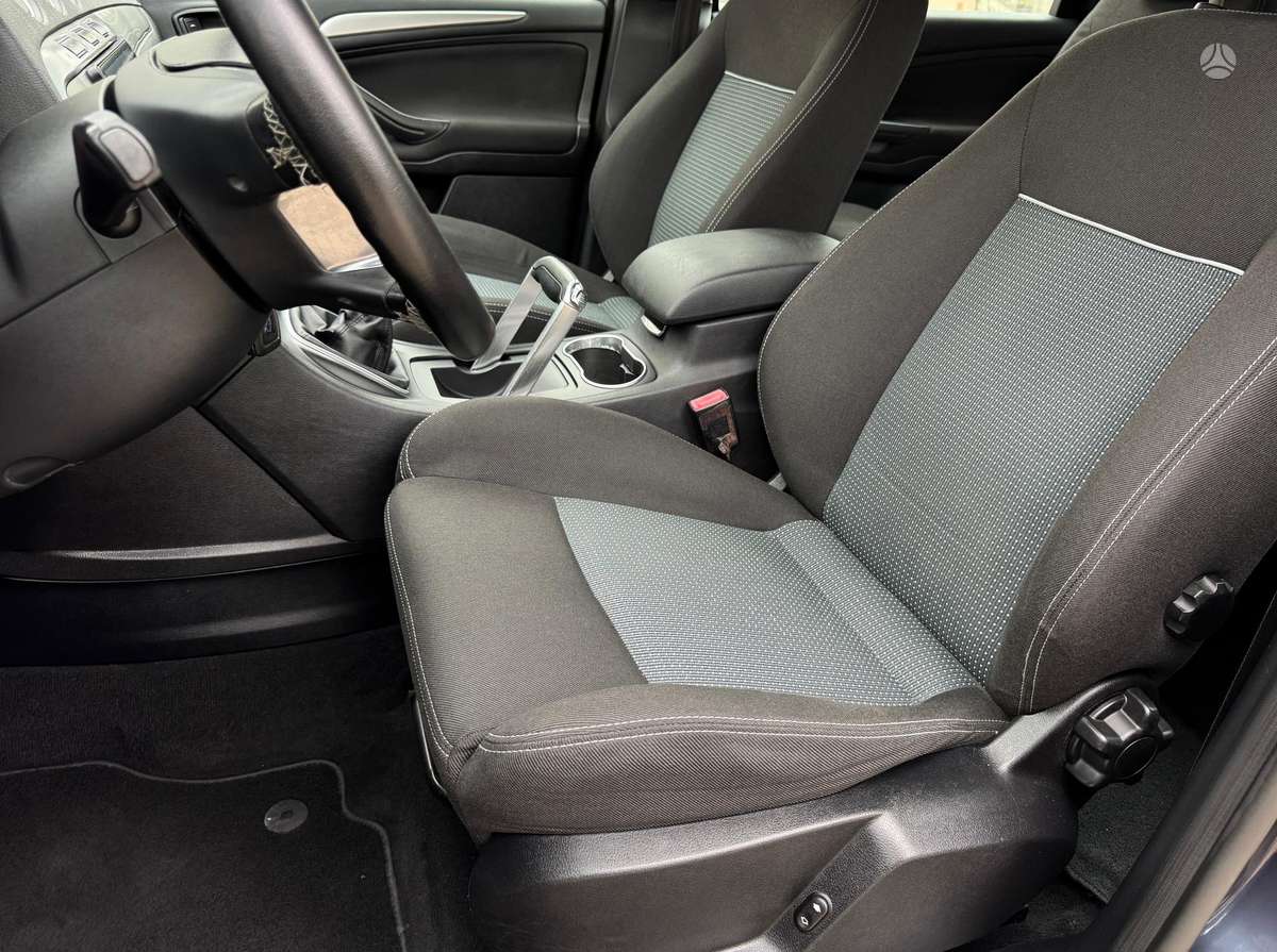 Ford S-MAX 2013 — photo 9
