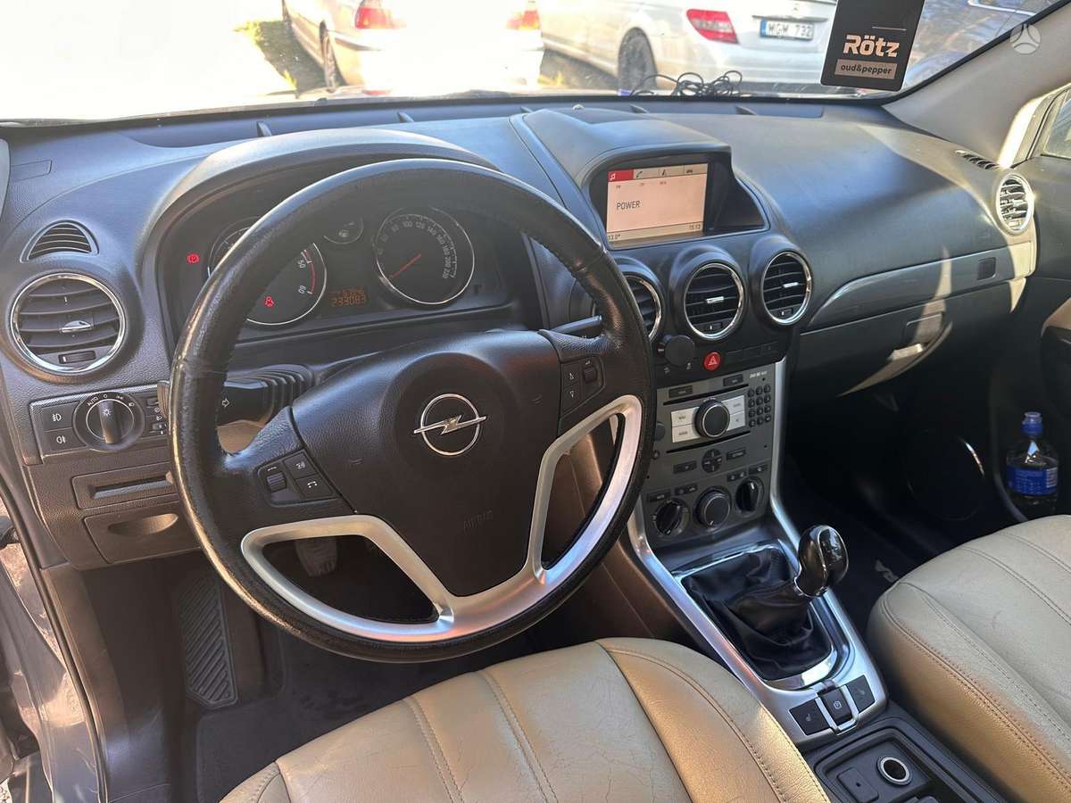 Opel Antara 2011 — photo 11