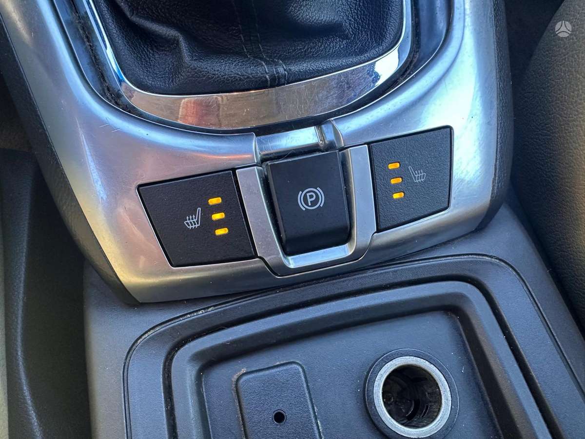Opel Antara 2011 — photo 13
