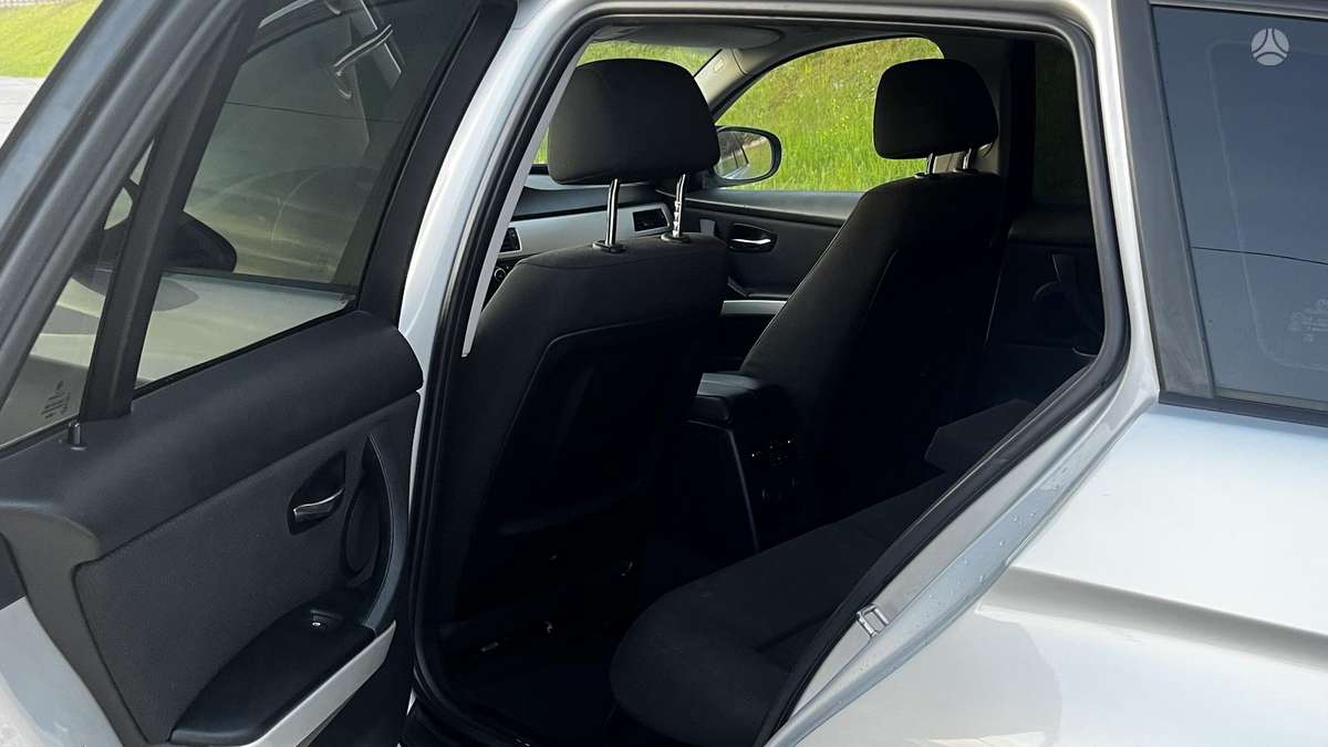 BMW 320 2011 — photo 10
