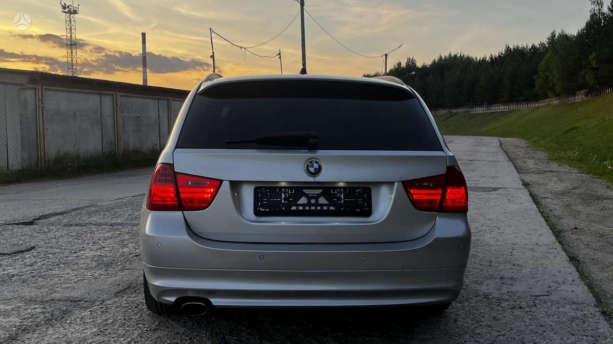 BMW 320 2011 — photo 6