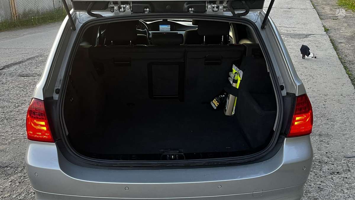 BMW 320 2011 — photo 7