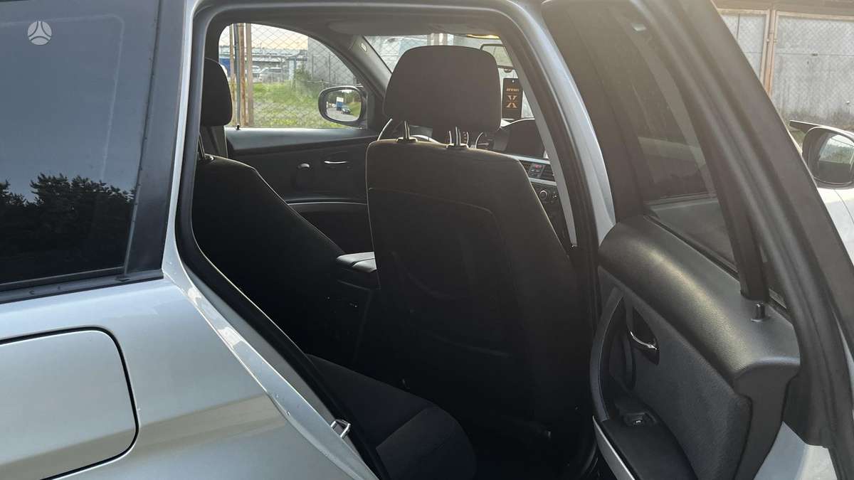 BMW 320 2011 — photo 9