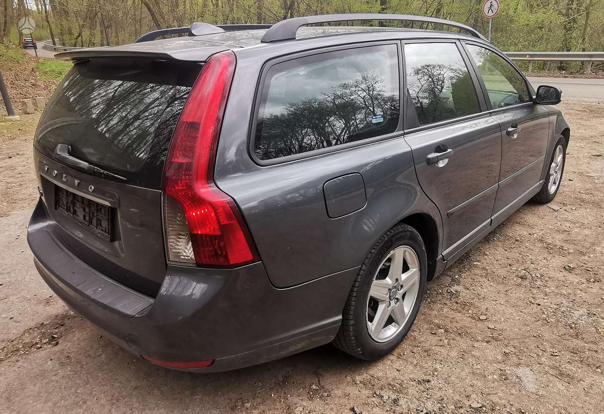 Volvo V50 2009 — салон
