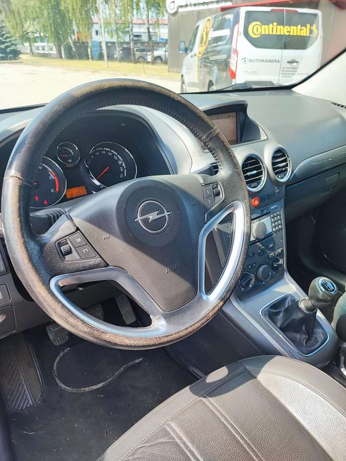 Opel Antara 2010 — interior