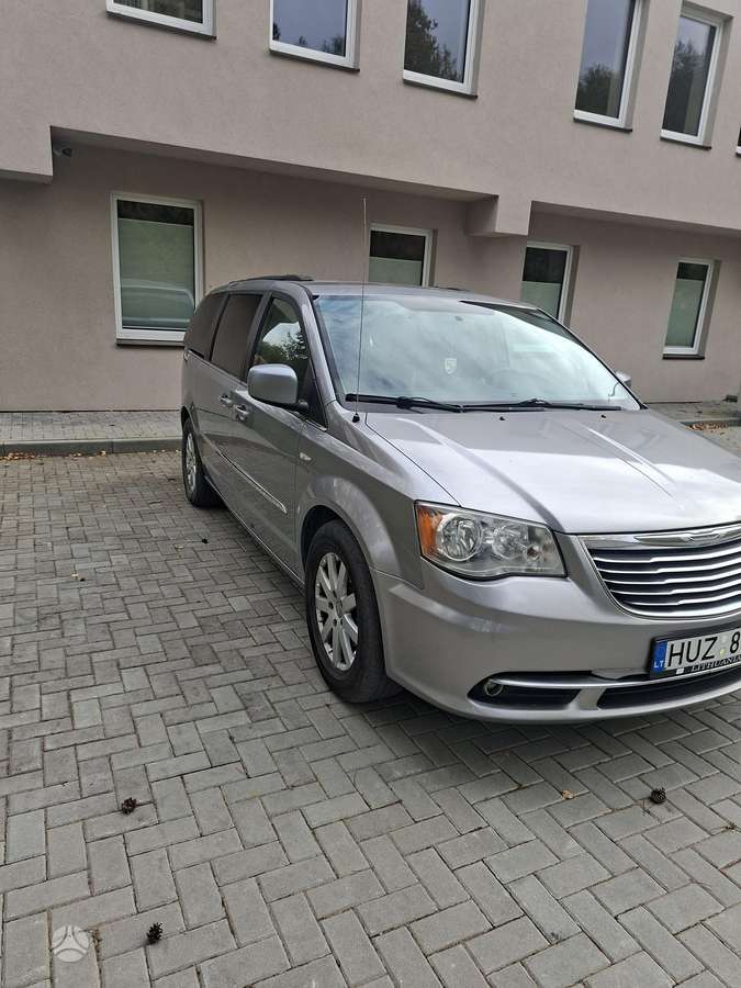 Chrysler Town 2013 — вигляд ззаду