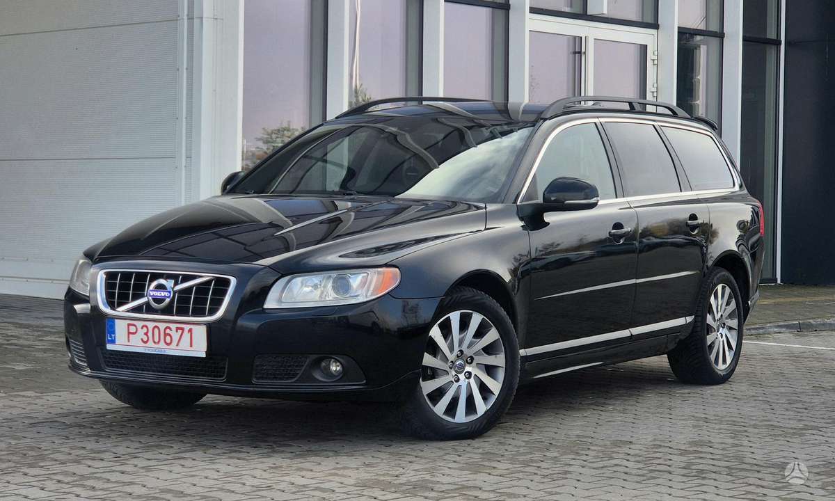 Volvo V70 2012 — вигляд ззаду