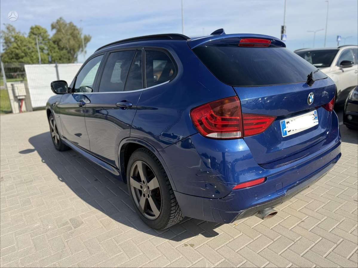 BMW X1 2011 — interior