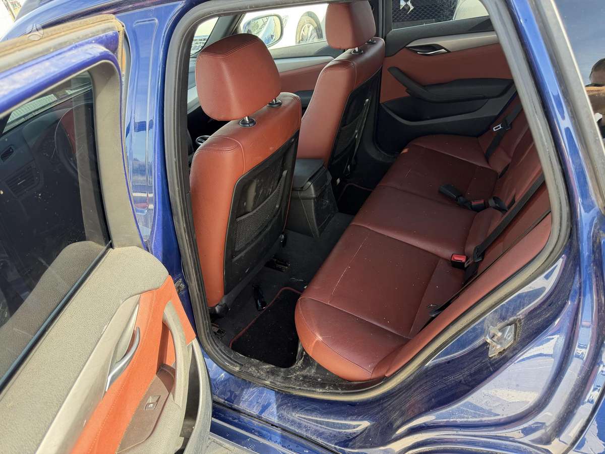 BMW X1 2011 — photo 7