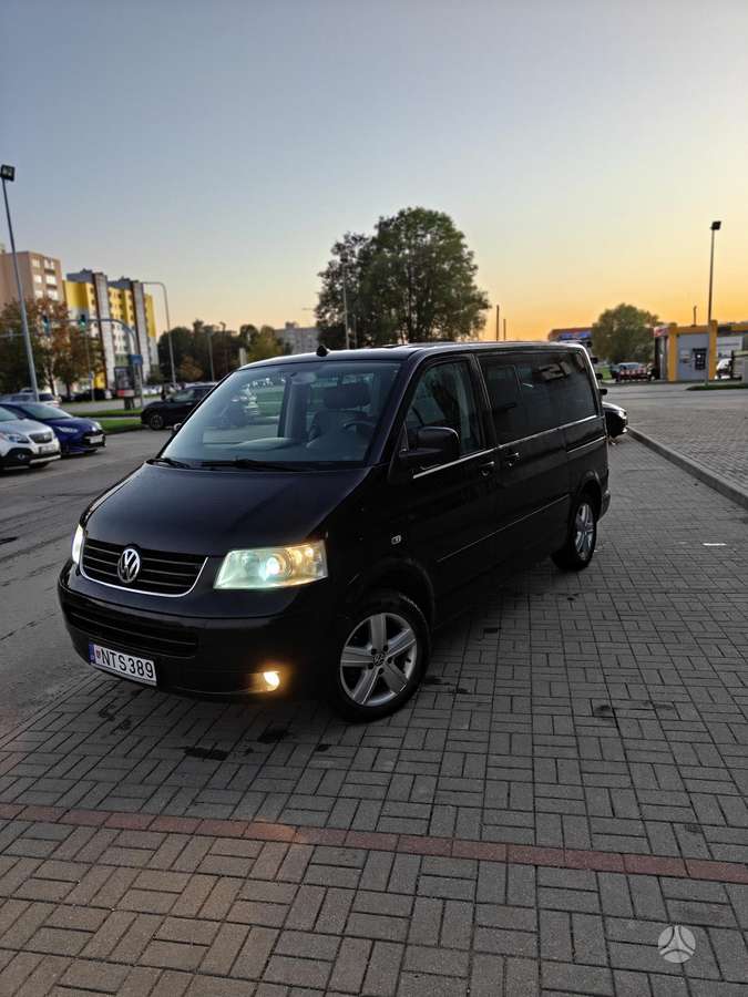 Volkswagen Multivan 2009 — вигляд ззаду