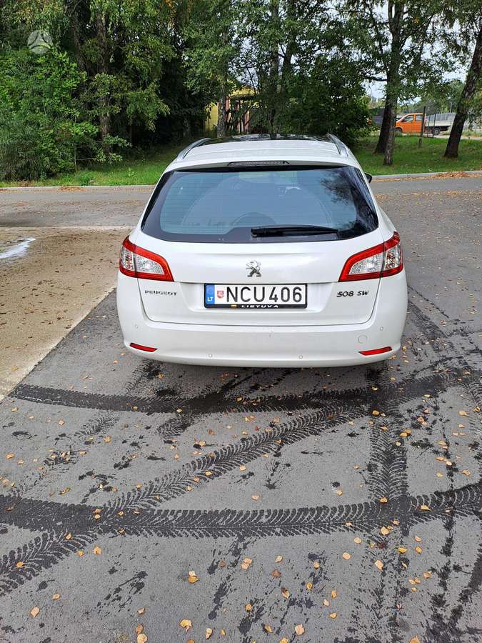 Peugeot 508 2011 — двигун 1560 cm³, 111 HP (82kW)