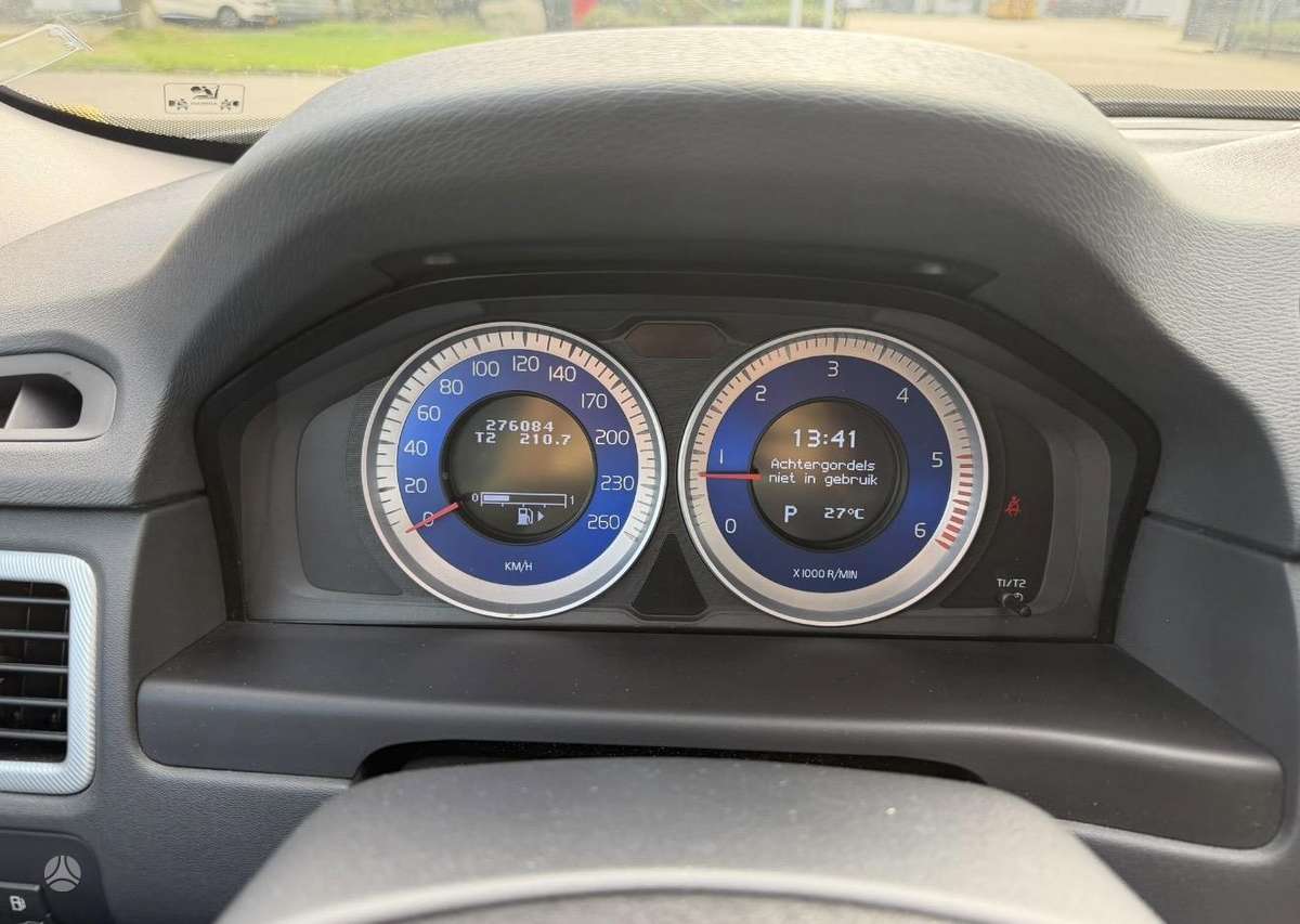 Volvo V70 2013 — photo 11