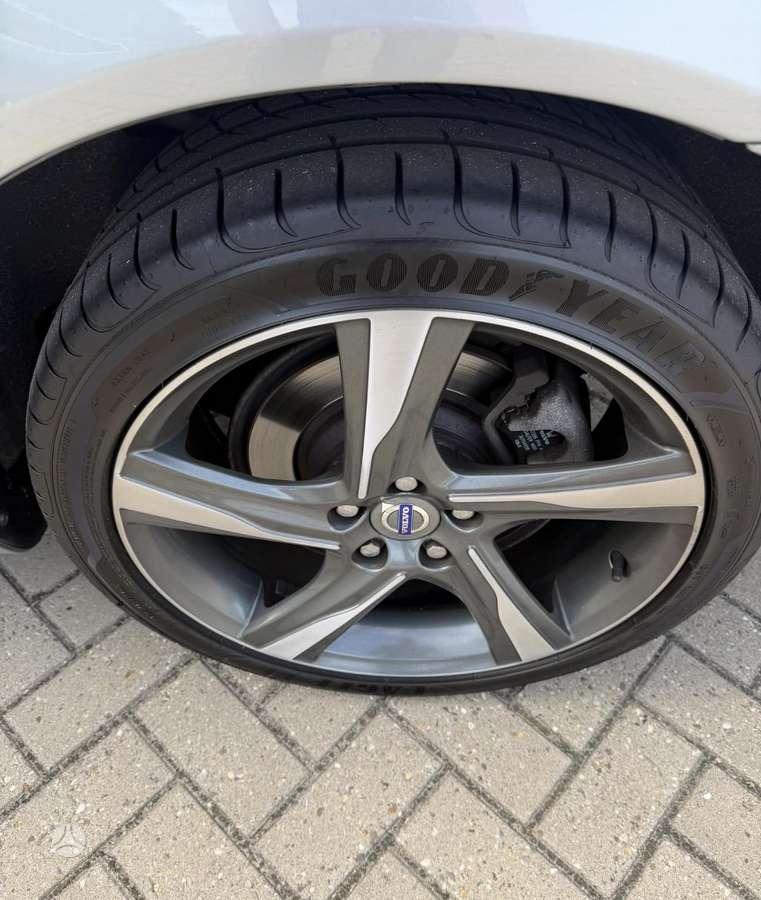 Volvo V70 2013 — photo 15
